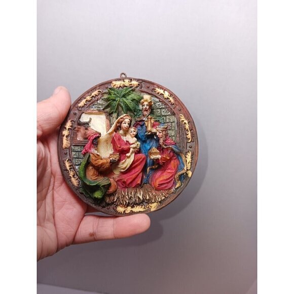 Vintage Nativity Scene 3D Round Wall Hanging Decor - Picture 1 of 4